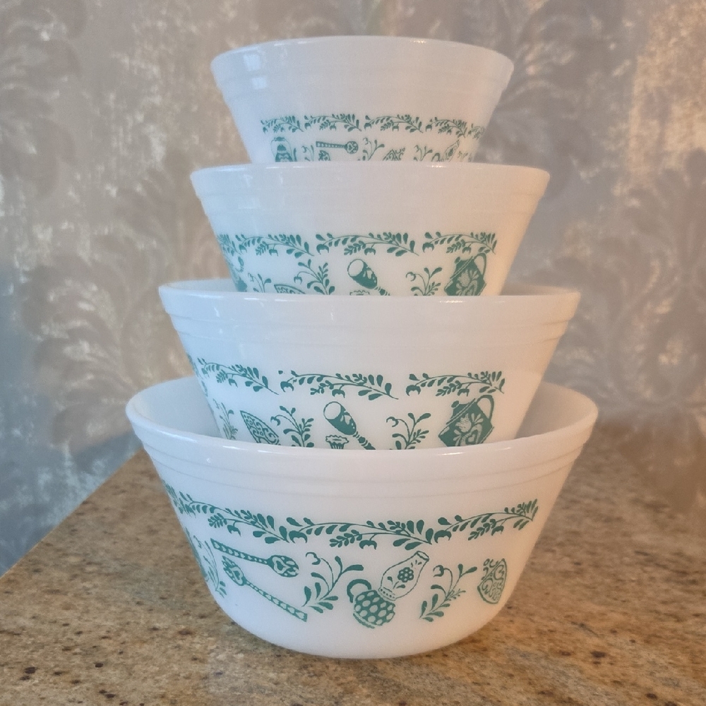 Vintage Federal Glass Milk Glass Nesting Mixing Bowls In Scandinavian Pattern